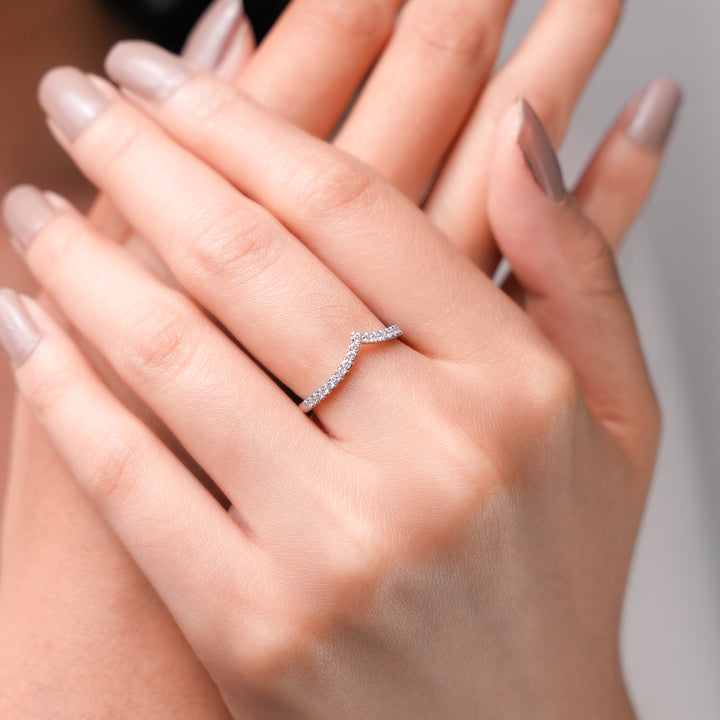 LAB DIAMOND ROUND BRILLIANT V SHAPED PAVED SET WHITEGOLD CHEVRON RING