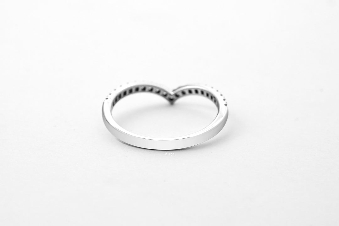 LAB DIAMOND ROUND BRILLIANT V SHAPED PAVED SET WHITEGOLD CHEVRON RING