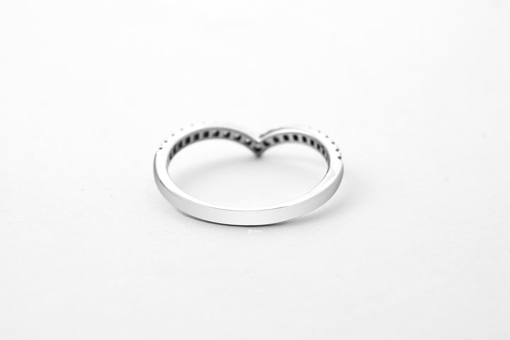 LAB DIAMOND ROUND BRILLIANT V SHAPED PAVED SET WHITEGOLD CHEVRON RING