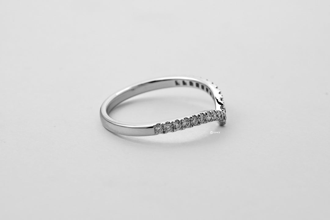 LAB DIAMOND ROUND BRILLIANT V SHAPED PAVED SET WHITEGOLD CHEVRON RING