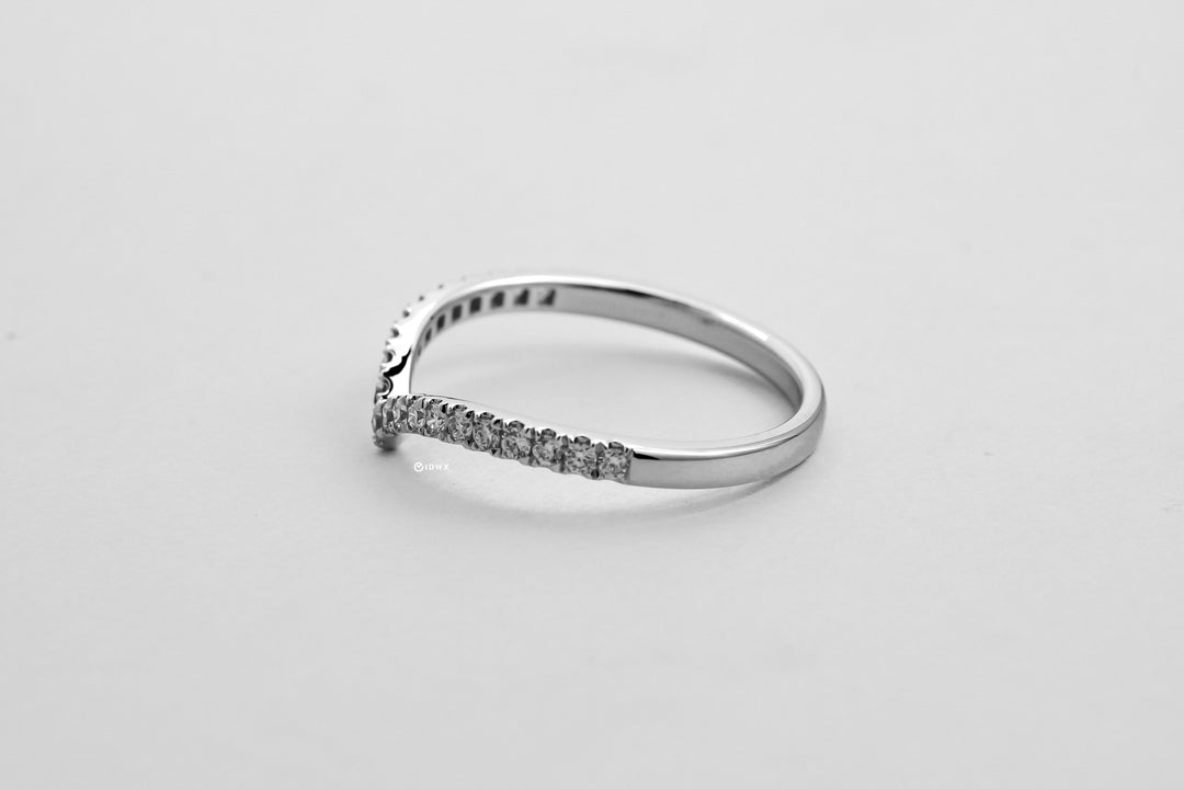 LAB DIAMOND ROUND BRILLIANT V SHAPED PAVED SET WHITEGOLD CHEVRON RING