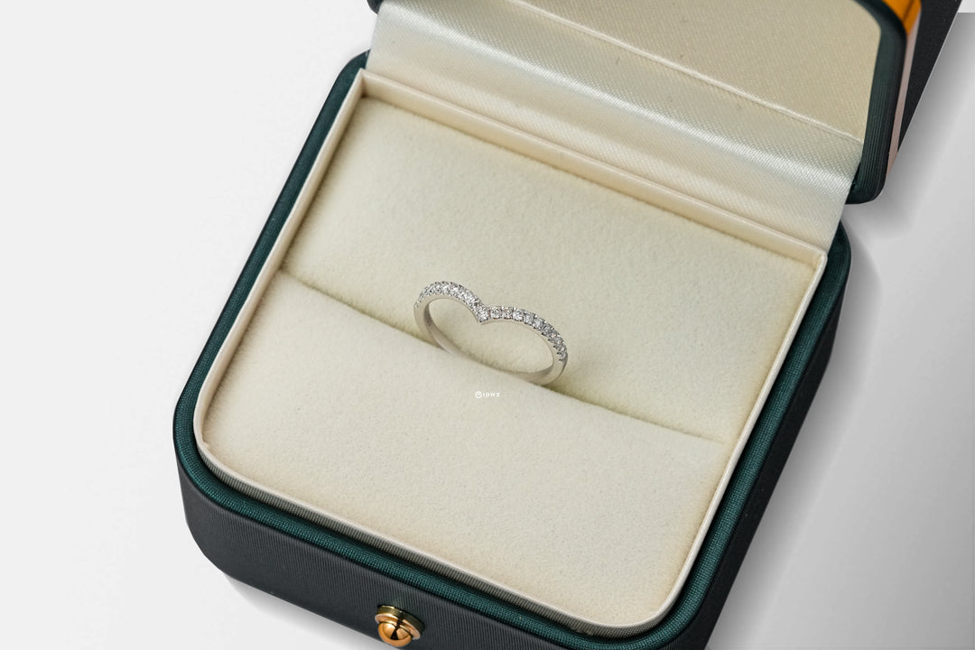 LAB DIAMOND ROUND BRILLIANT V SHAPED PAVED SET WHITEGOLD CHEVRON RING