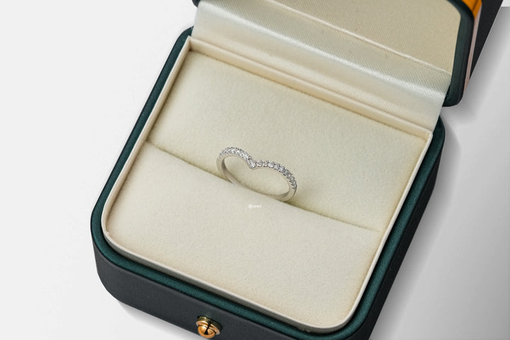 LAB DIAMOND ROUND BRILLIANT V SHAPED PAVED SET WHITEGOLD CHEVRON RING
