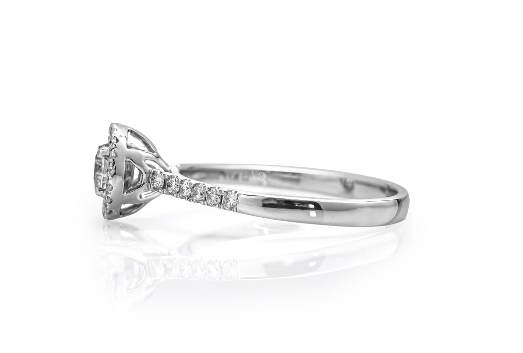 WHITEGOLD HALO RING 0.2CT ROUND CUT WITH SIDE STONE LAB DIAMOND