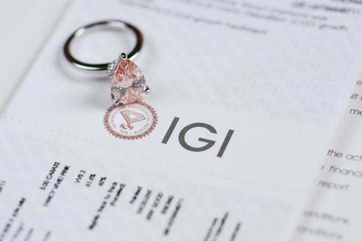 EMMA WHITEGOLD RING 3CT FANCY VIVID PINK PEAR CUT LAB DIAMOND WITH HIDEN HALO