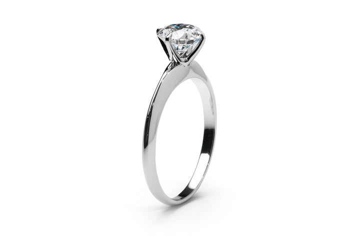 TIFFANY-STYLE WHITEGOLD RING 1CT ROUND CUT LAB DIAMOND