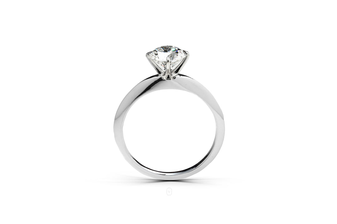 TIFFANY-STYLE WHITEGOLD RING 1CT ROUND CUT LAB DIAMOND