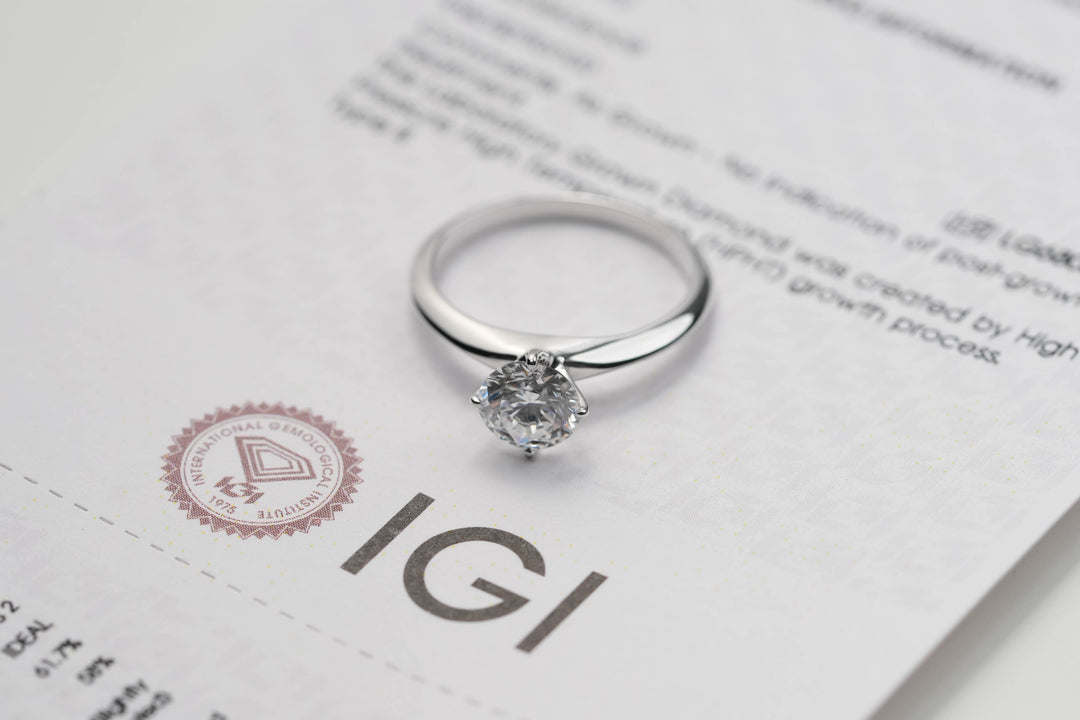 TIFFANY-STYLE WHITEGOLD RING 1CT ROUND CUT LAB DIAMOND