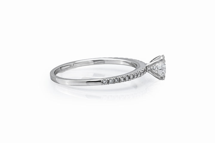 WHITEGOLD RING 0.4CT ROUND CUT WITH SIDE STONE LAB DIAMOND