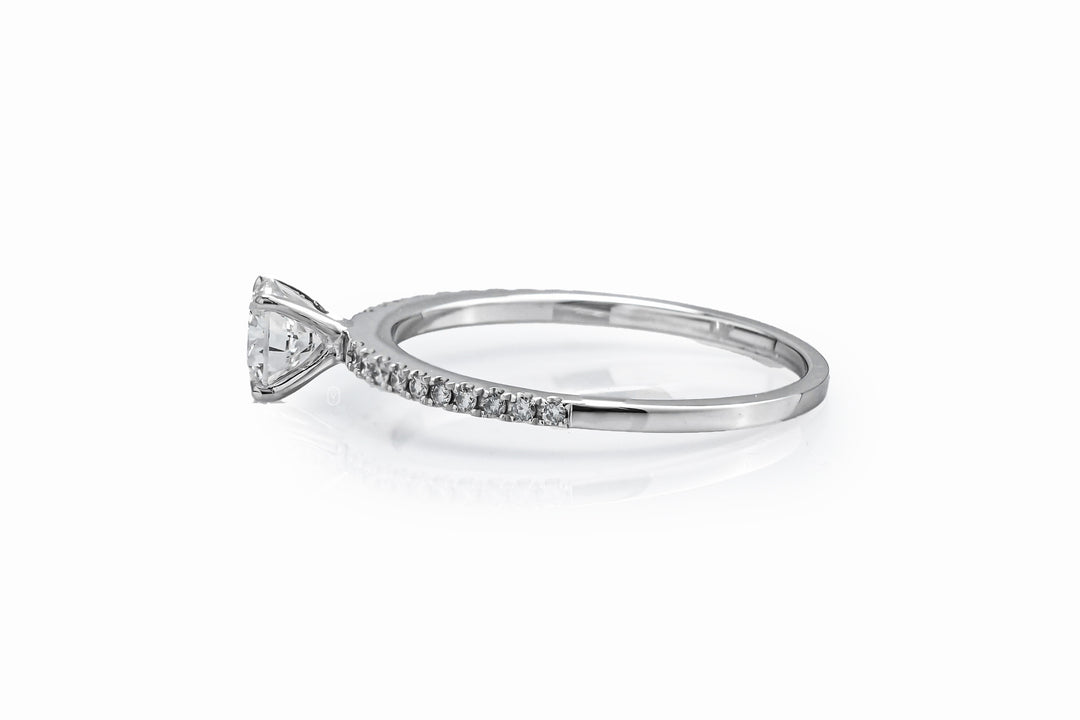 WHITEGOLD RING 0.4CT ROUND CUT WITH SIDE STONE LAB DIAMOND