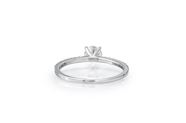 WHITEGOLD RING 0.4CT ROUND CUT WITH SIDE STONE LAB DIAMOND