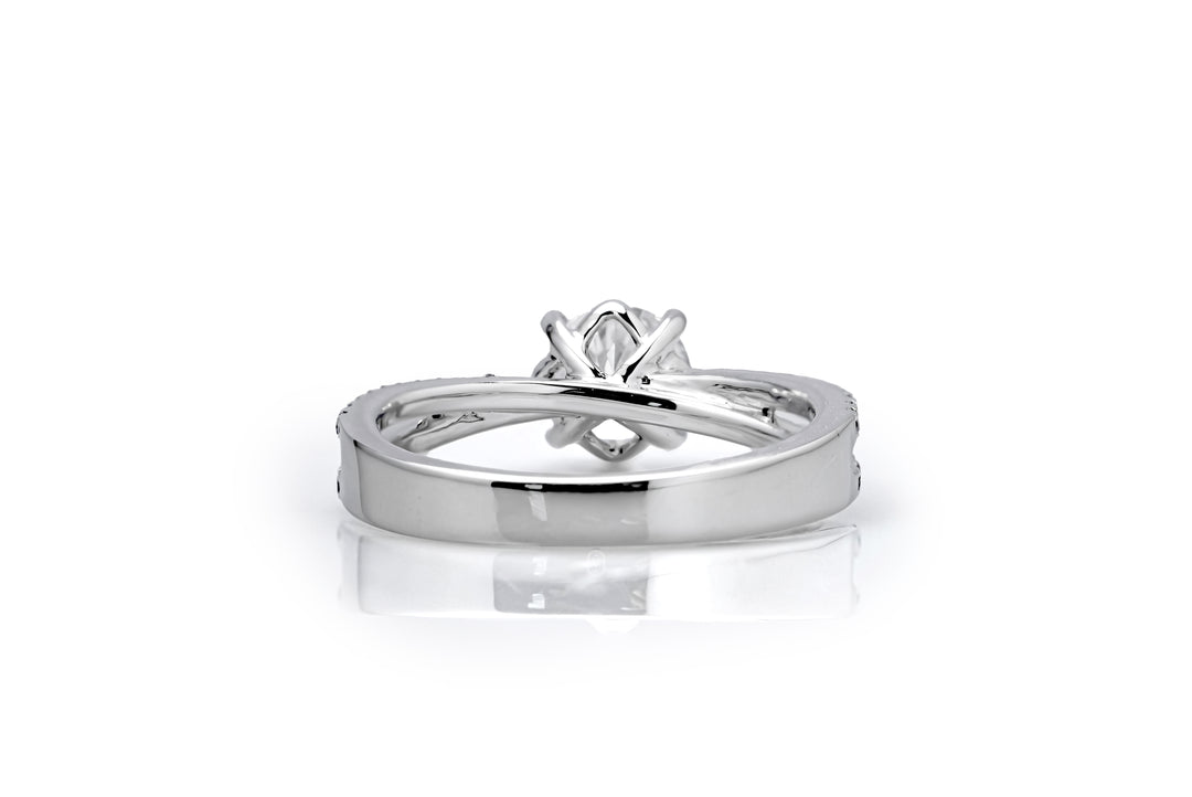 WHITEGOLD SPLIT SHANK RING 0.8CT ROUND CUT WITH SIDE STONE LAB DIAMOND