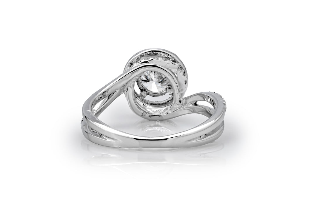 WHITEGOLD TWISTED HALO RING 0.8CT ROUND CUT WITH SIDE STONE LAB DIAMOND